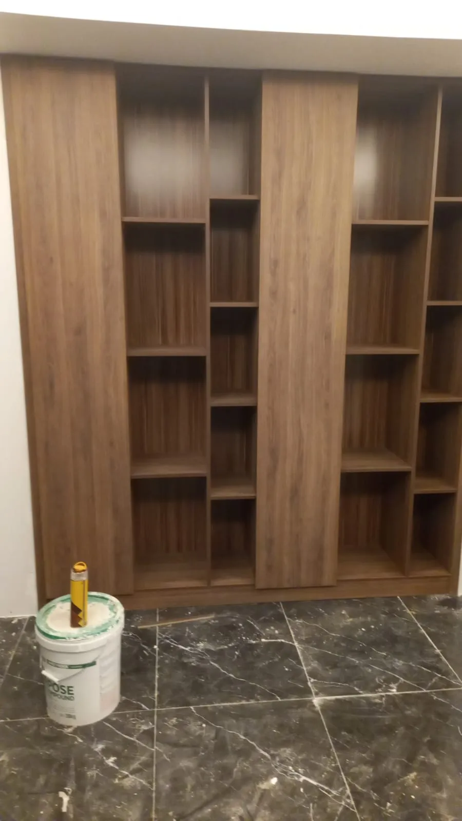 أفضل معلم ديكورات دواليب وجدران حي المنار: تصاميم مودرن 2026