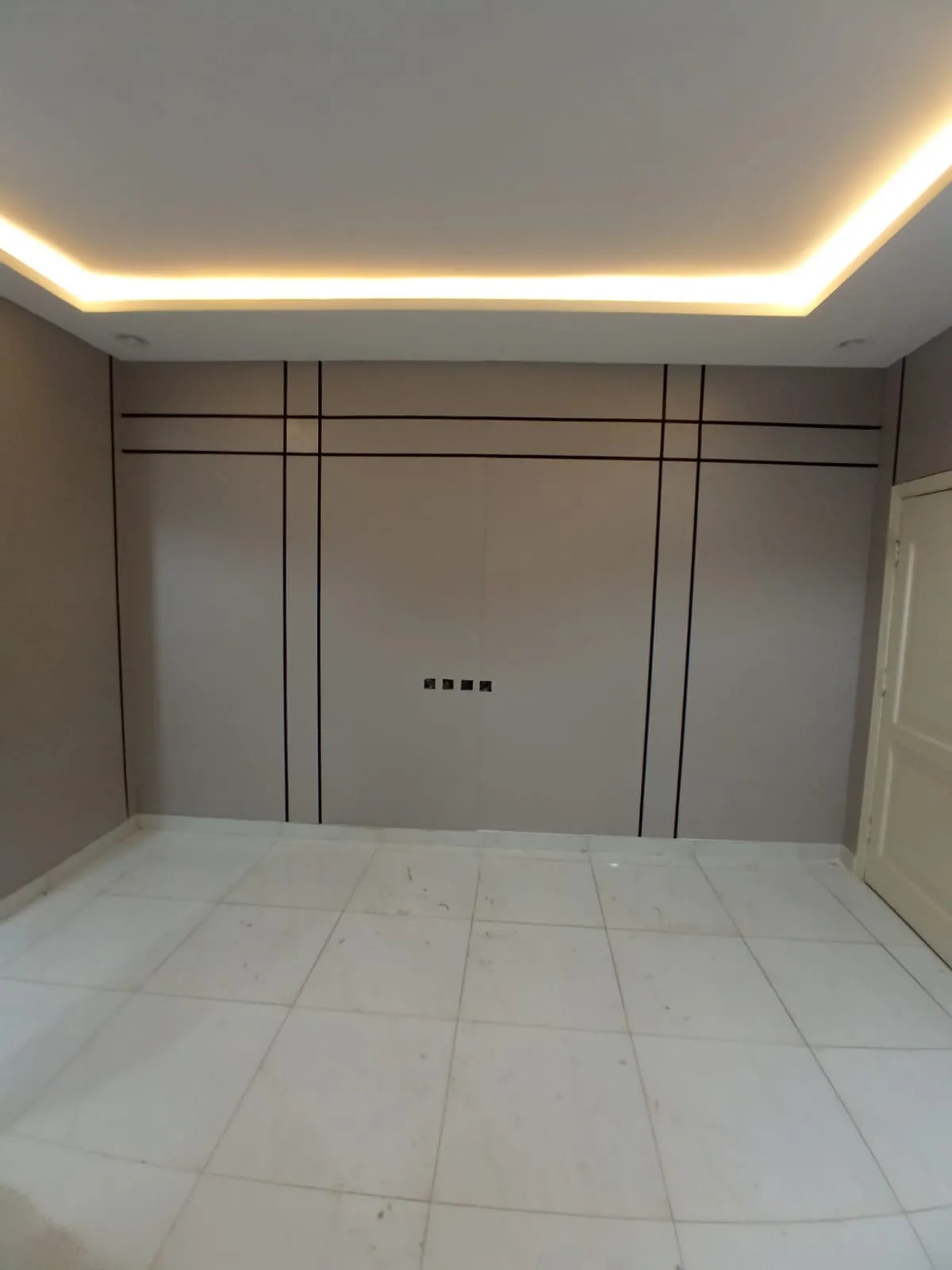 معلم ديكورات بجميع انواعها جده 