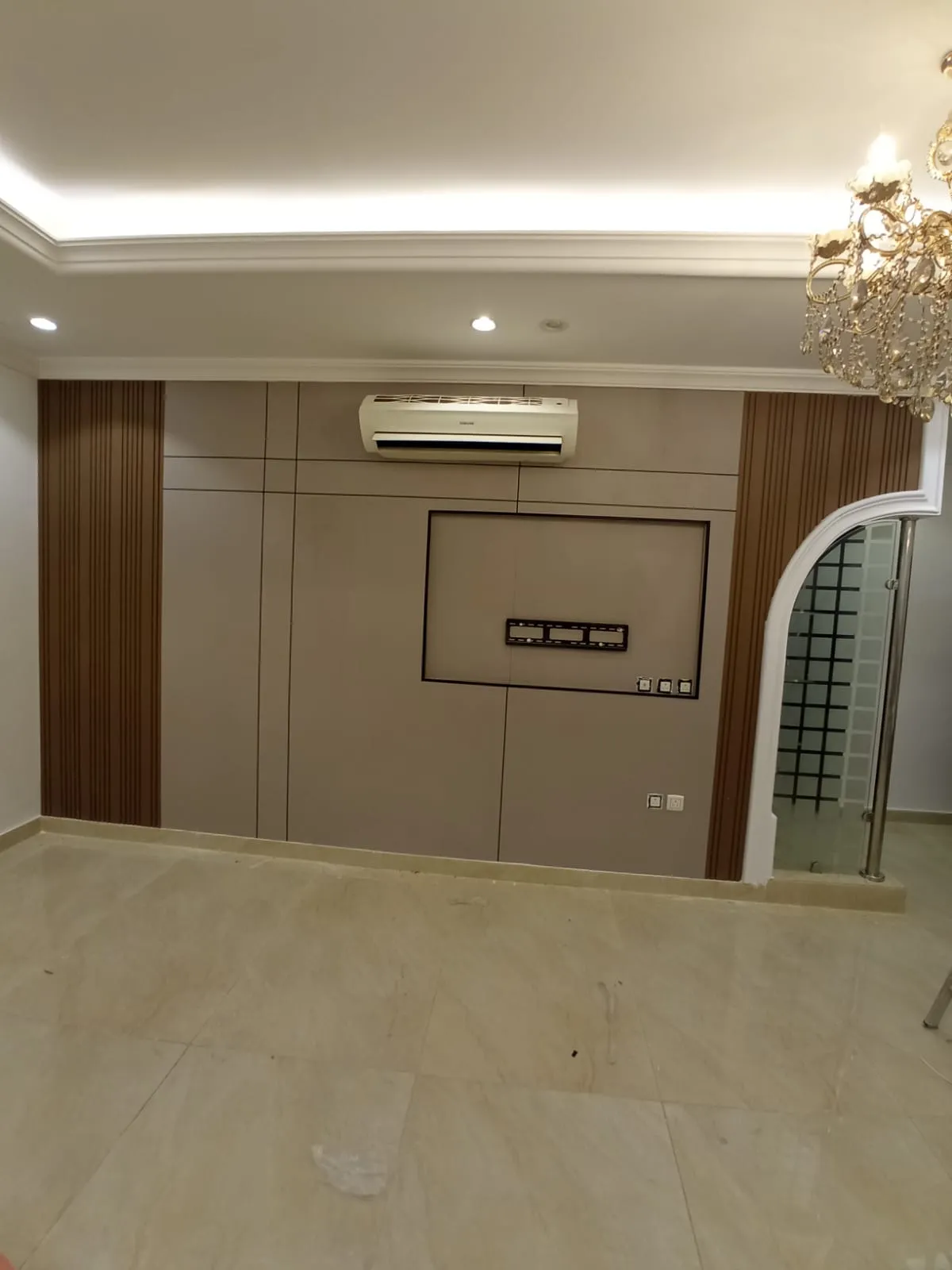 معلم ديكورات بجميع انواعها جده 