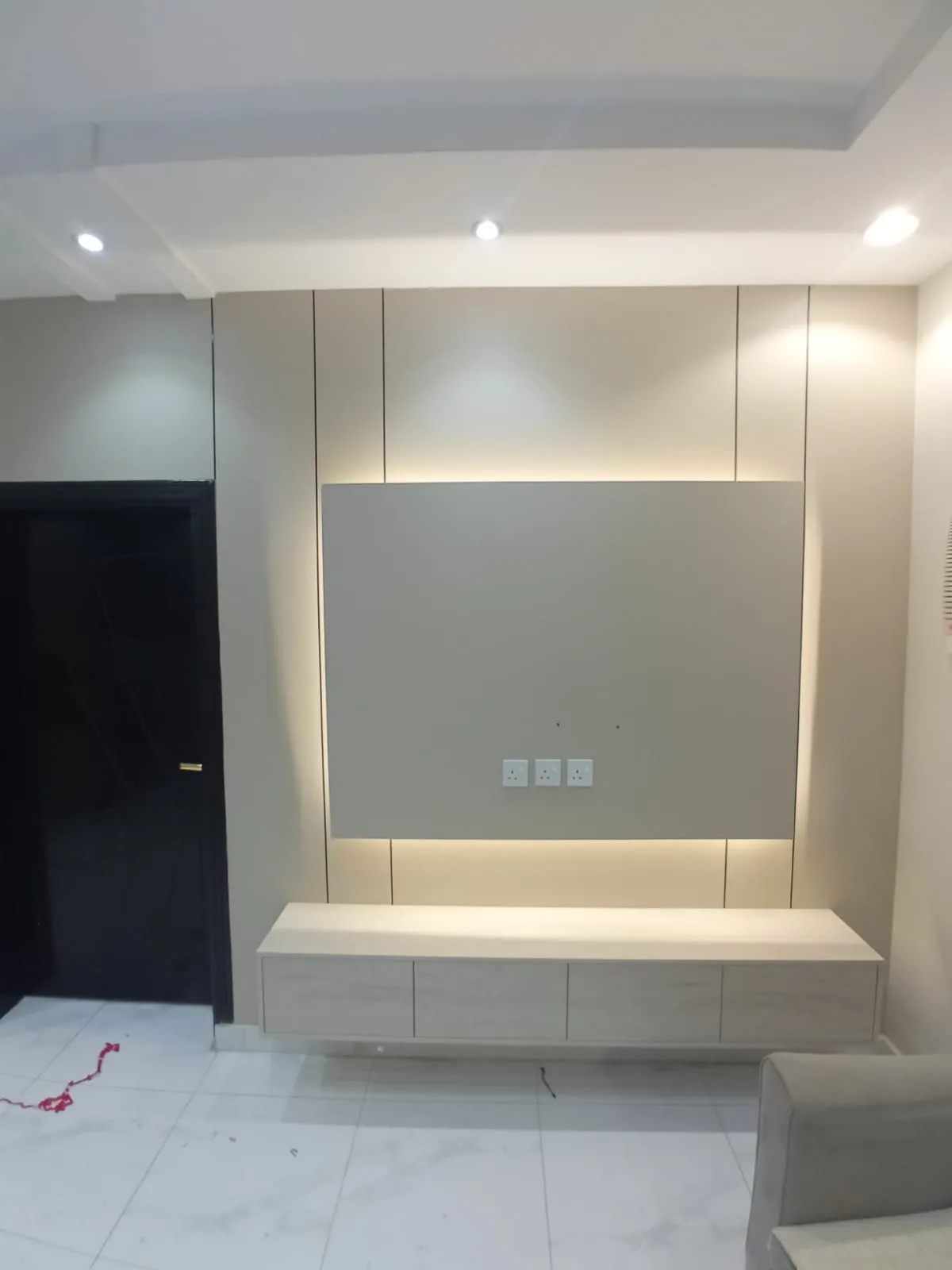 معلم ديكورات بجميع انواعها جده 