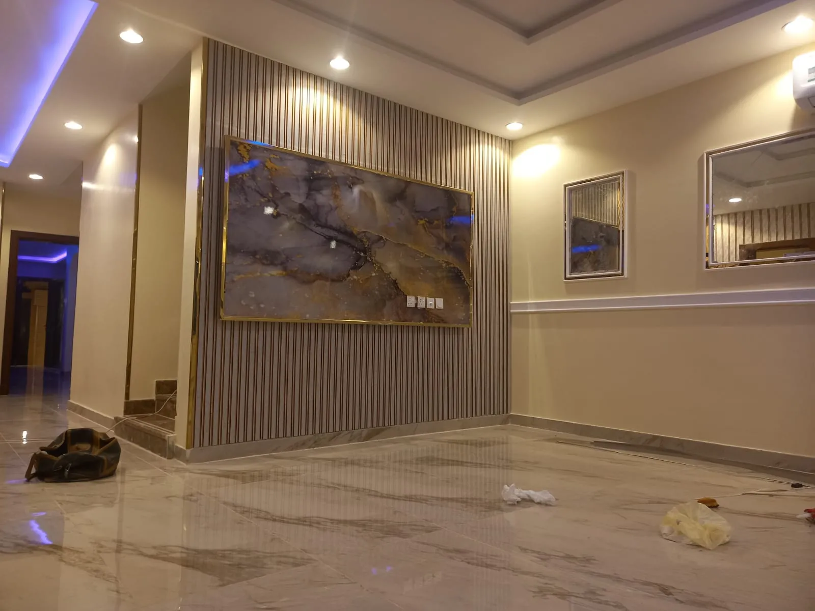 ديكورات بديل الخشب مع بديل الرخام من ديكورات ودهانات الفخامه