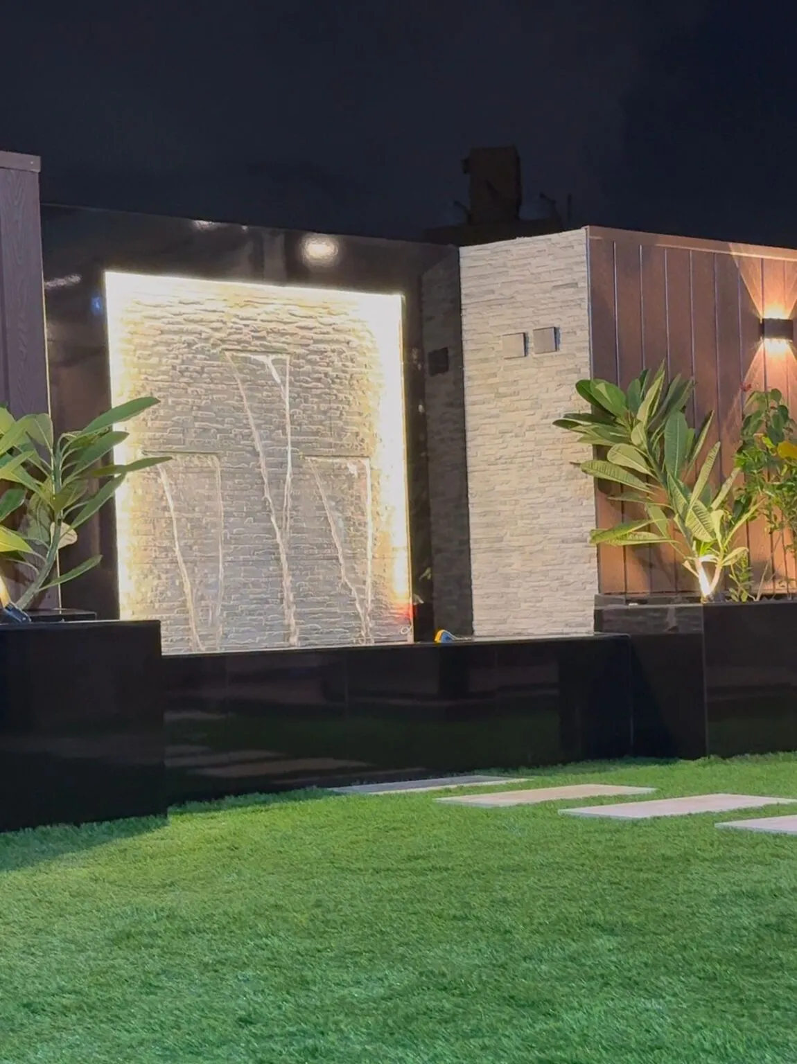 تصميم شلالات ونوافير وشلالات حدائق المنازل والفلل جدة 