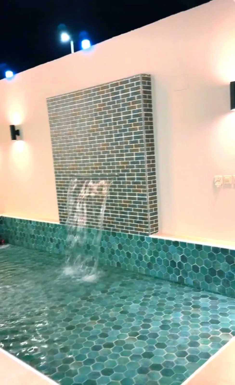 تصميم شلالات ونوافير وشلالات حدائق المنازل والفلل جدة 