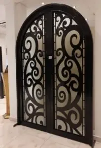 معلم ورق جدران وتركيب وابواب كرديوم في جدة 