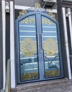 معلم ورق جدران وتركيب وابواب كرديوم في جدة 