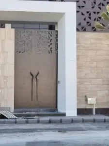 معلم ورق جدران وتركيب وابواب كرديوم في جدة 