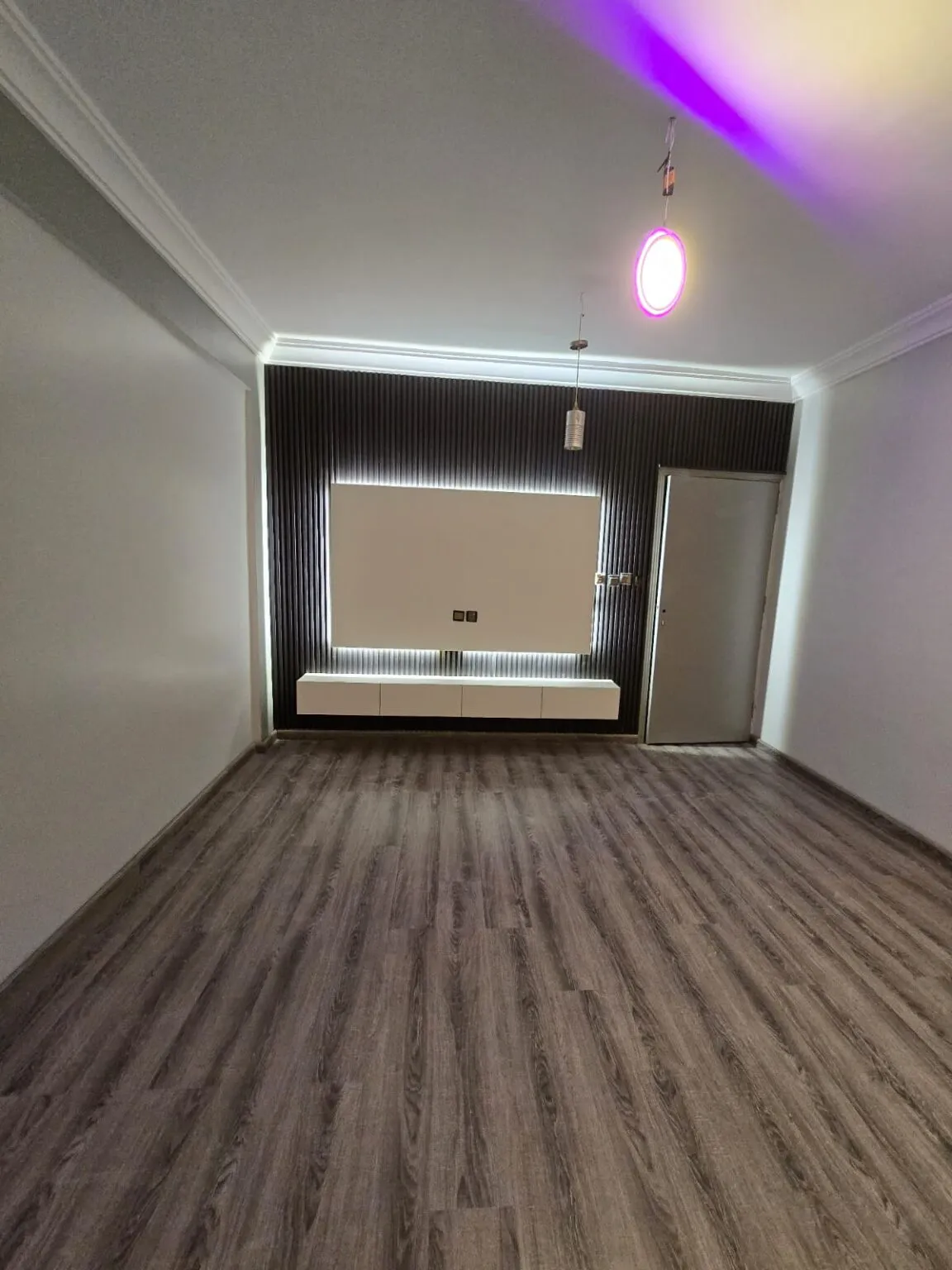 معلم دهانات وديكورات فوم وبديل الشيبورد ودواليب وترميم بجدة 