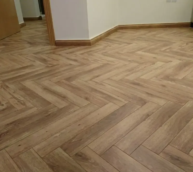 معلم ممتاز بتركيب باركيه في شمال جدة 