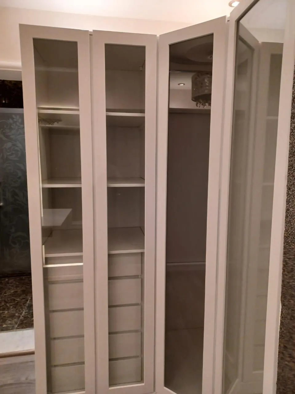 أفضل معلم ديكورات دواليب وجدران حي المنار: تصاميم مودرن 2026