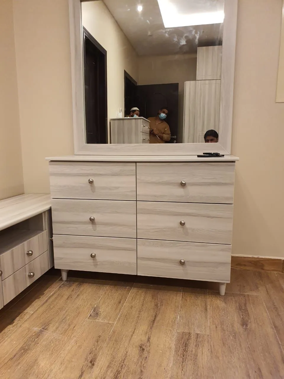 أفضل معلم ديكورات دواليب وجدران حي المنار: تصاميم مودرن 2026