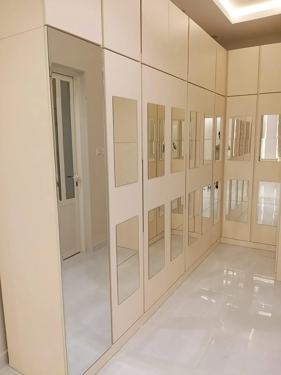 أفضل معلم ديكورات دواليب وجدران حي المنار: تصاميم مودرن 2026