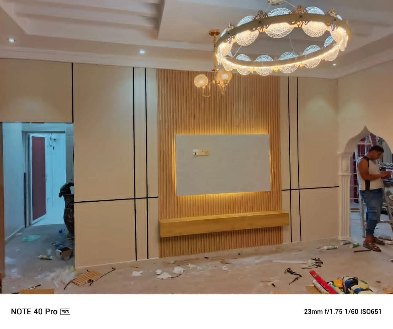 معلم بديل الشيبورد في حي الورود:لتركيب وتصميم ديكورات خشبية