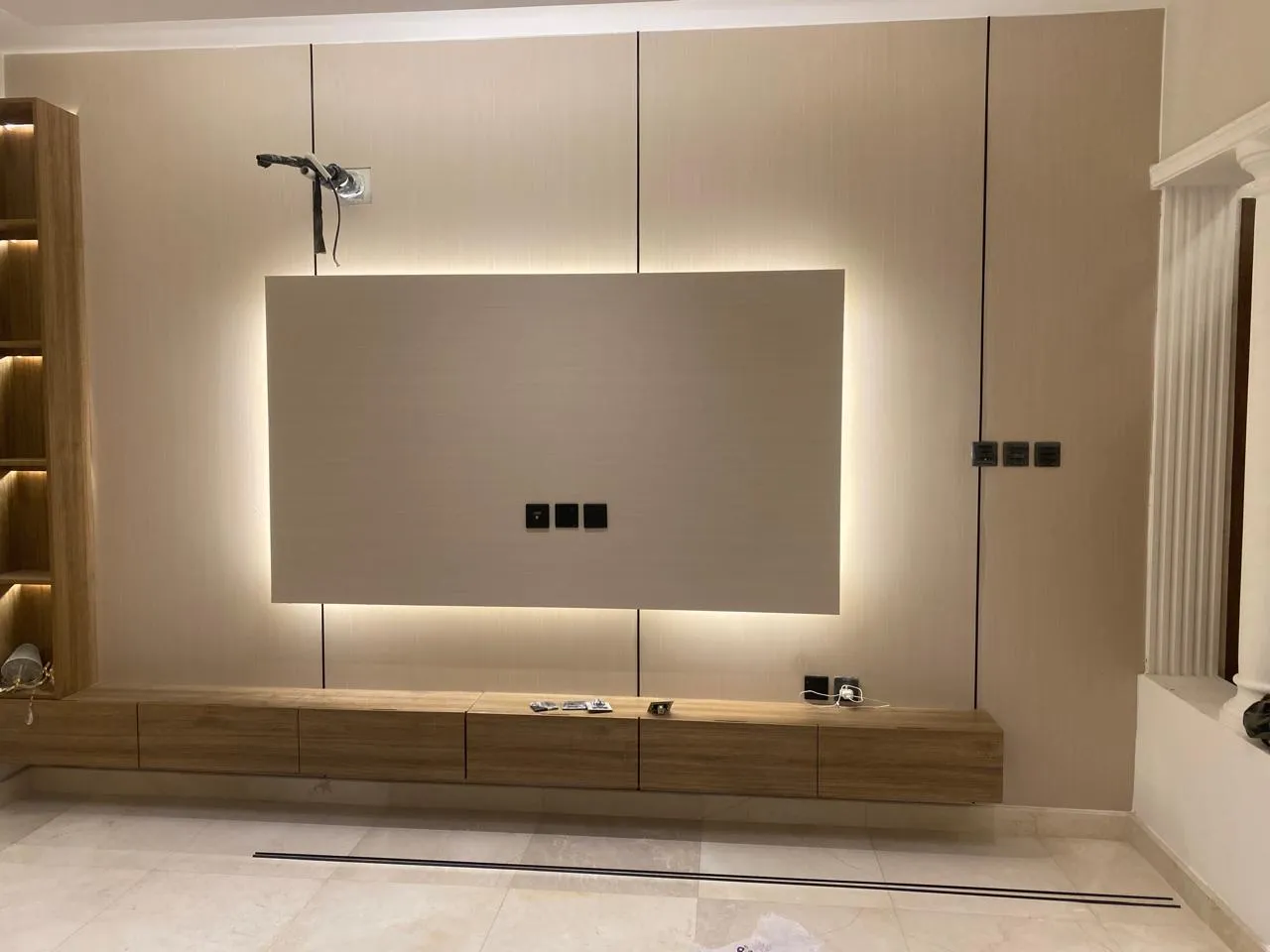 معلم بديل الشيبورد في حي الورود:لتركيب وتصميم ديكورات خشبية