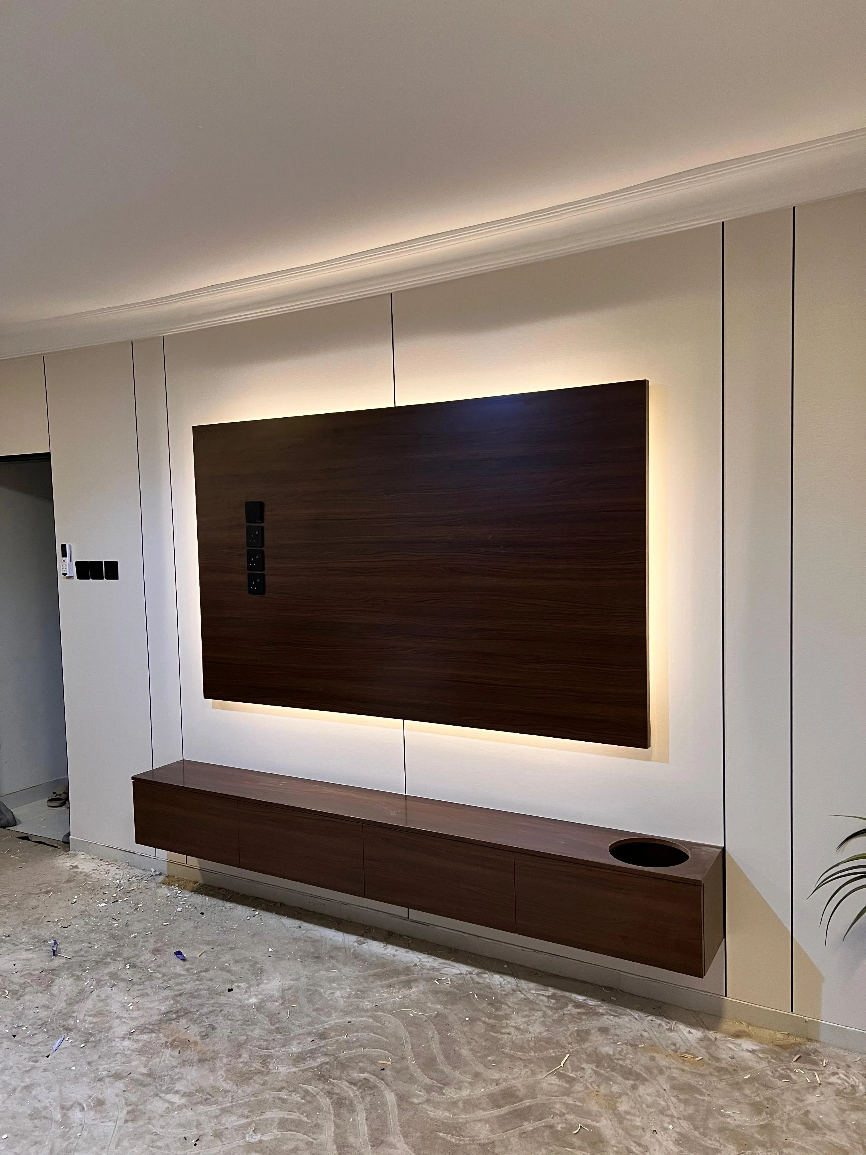 معلم بديل الشيبورد في حي الورود:لتركيب وتصميم ديكورات خشبية