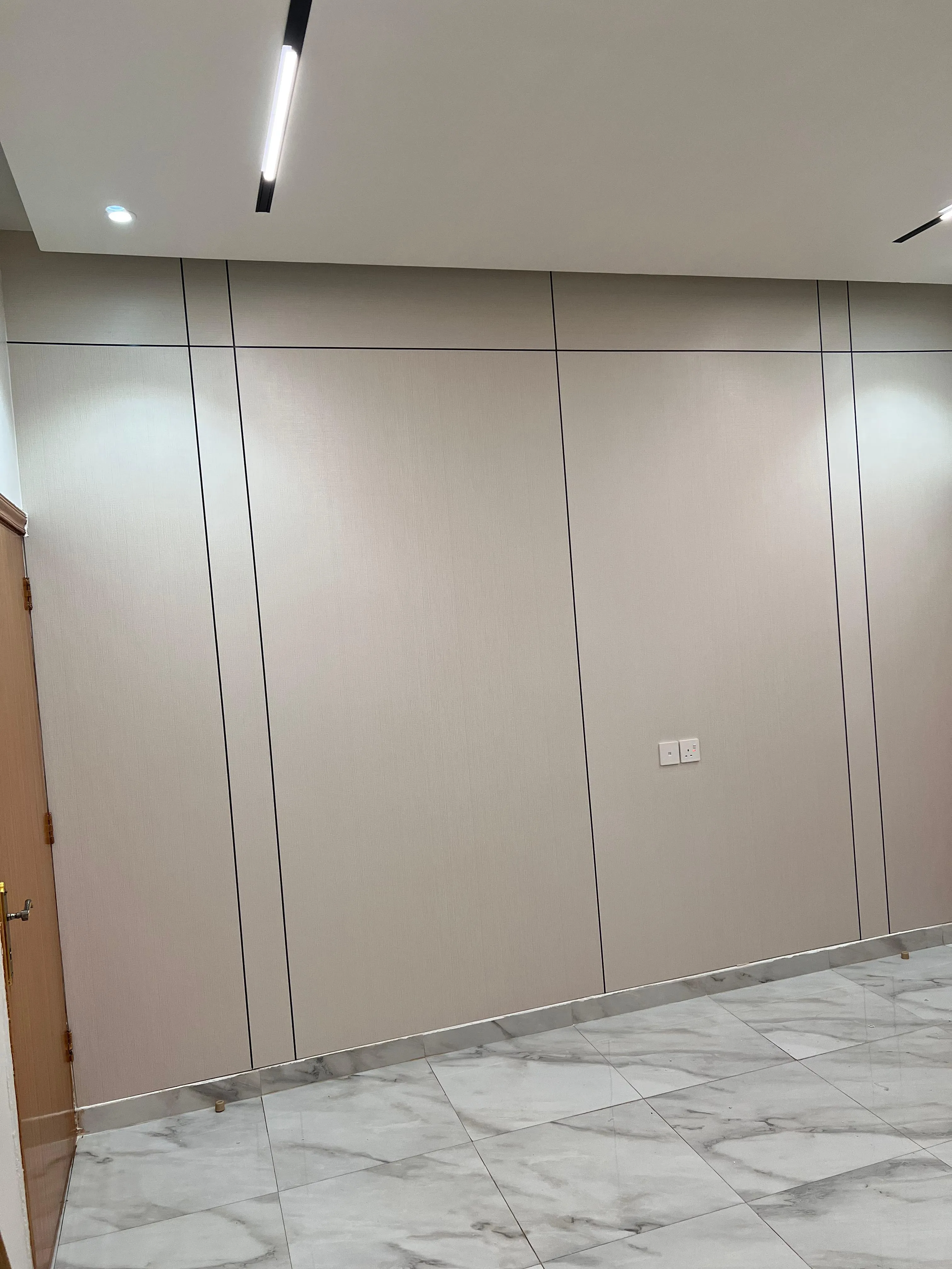 معلم بديل الشيبورد في حي الورود:لتركيب وتصميم ديكورات خشبية