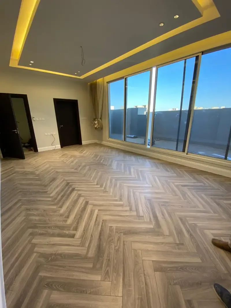 أفضل معلم تركيب باركيه حي النعيم :دقةبالتنفيذ وتصاميم عصرية